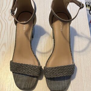 Maurices Women's Grey and White Heeled Sandals